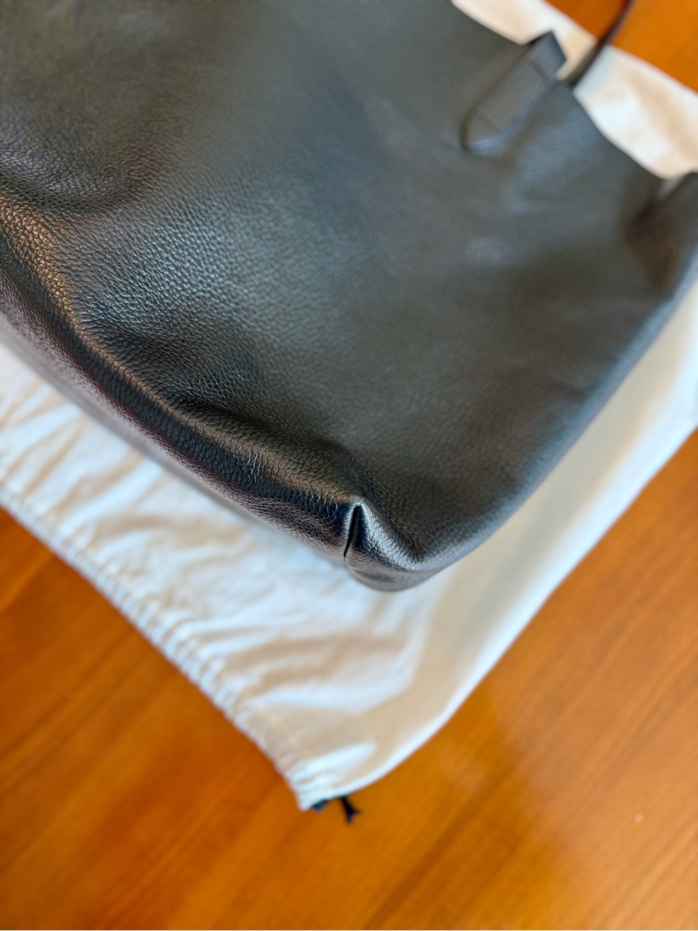 Cuyana Classic Structured Tote in Black - Picture 9 of 13